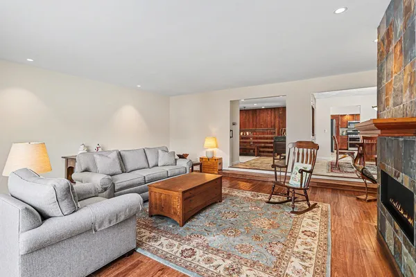 $464,500 | 1134 South Lakeside Drive, Battle Creek, MI 49015