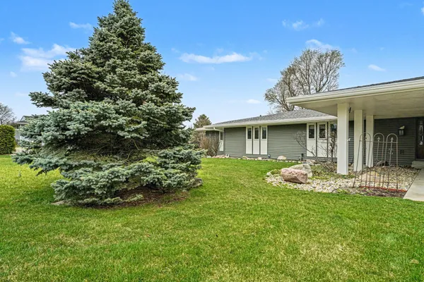$454,500 | 1134 South Lakeside Drive, Battle Creek, MI 49015