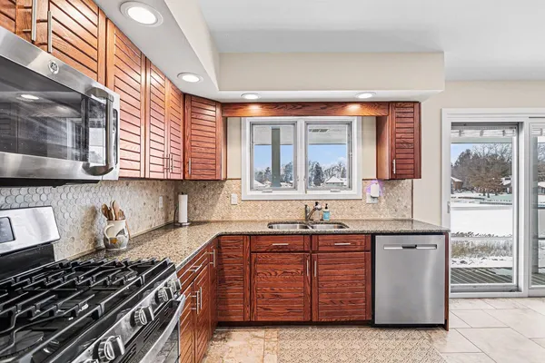 $464,500 | 1134 South Lakeside Drive, Battle Creek, MI 49015