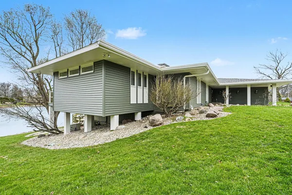 $454,500 | 1134 South Lakeside Drive, Battle Creek, MI 49015