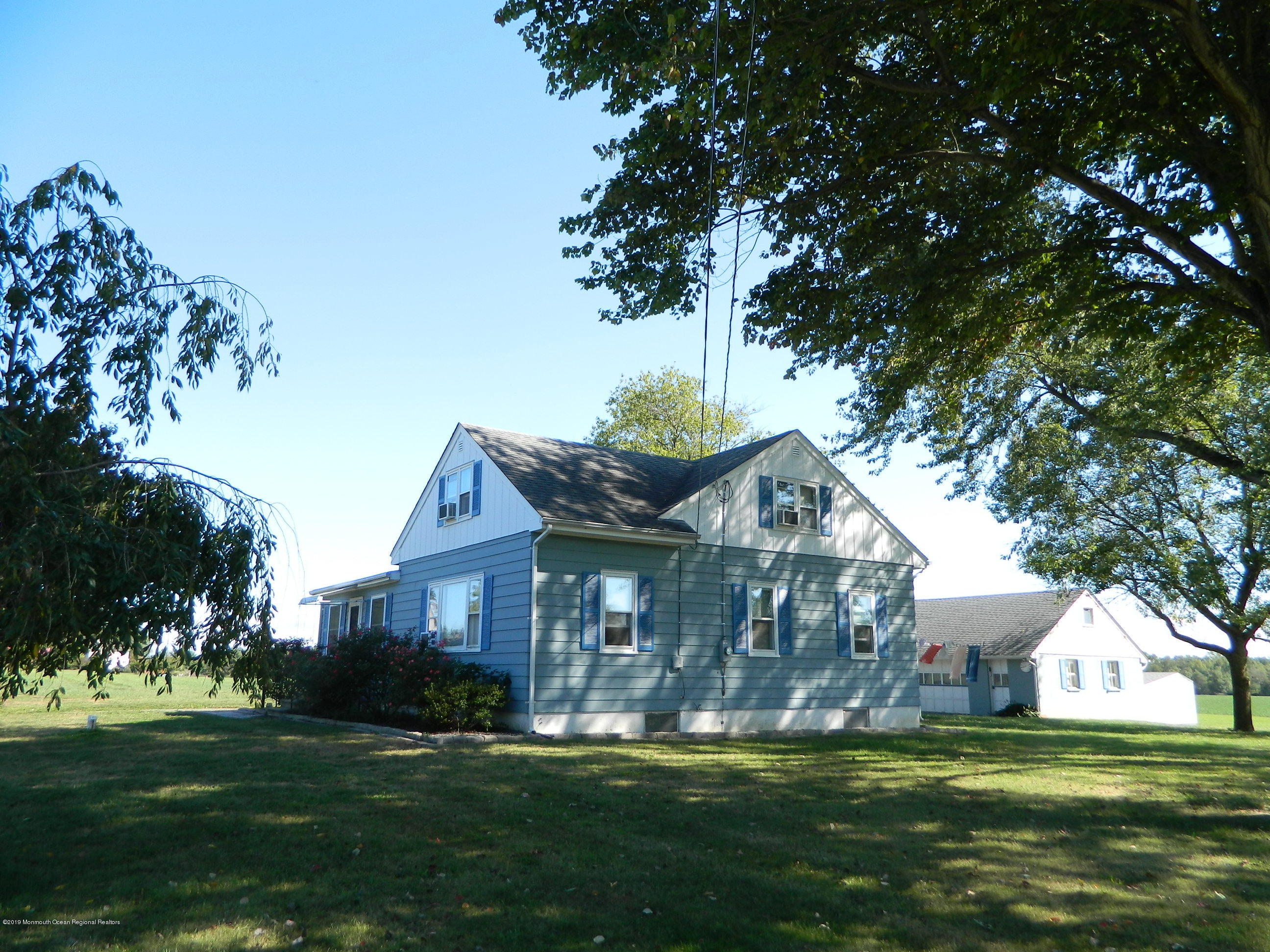 817 Rte 524 Allentown, NJ 08501 - Photo 3 of 27 2019-09-15 15.49.04