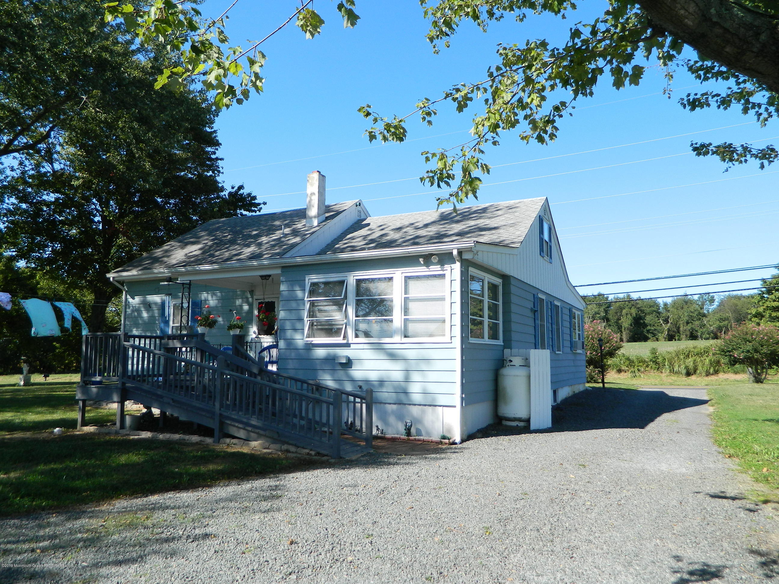 817 Rte 524 Allentown, NJ 08501 - Photo 5 of 27 2019-09-15 15.47.50