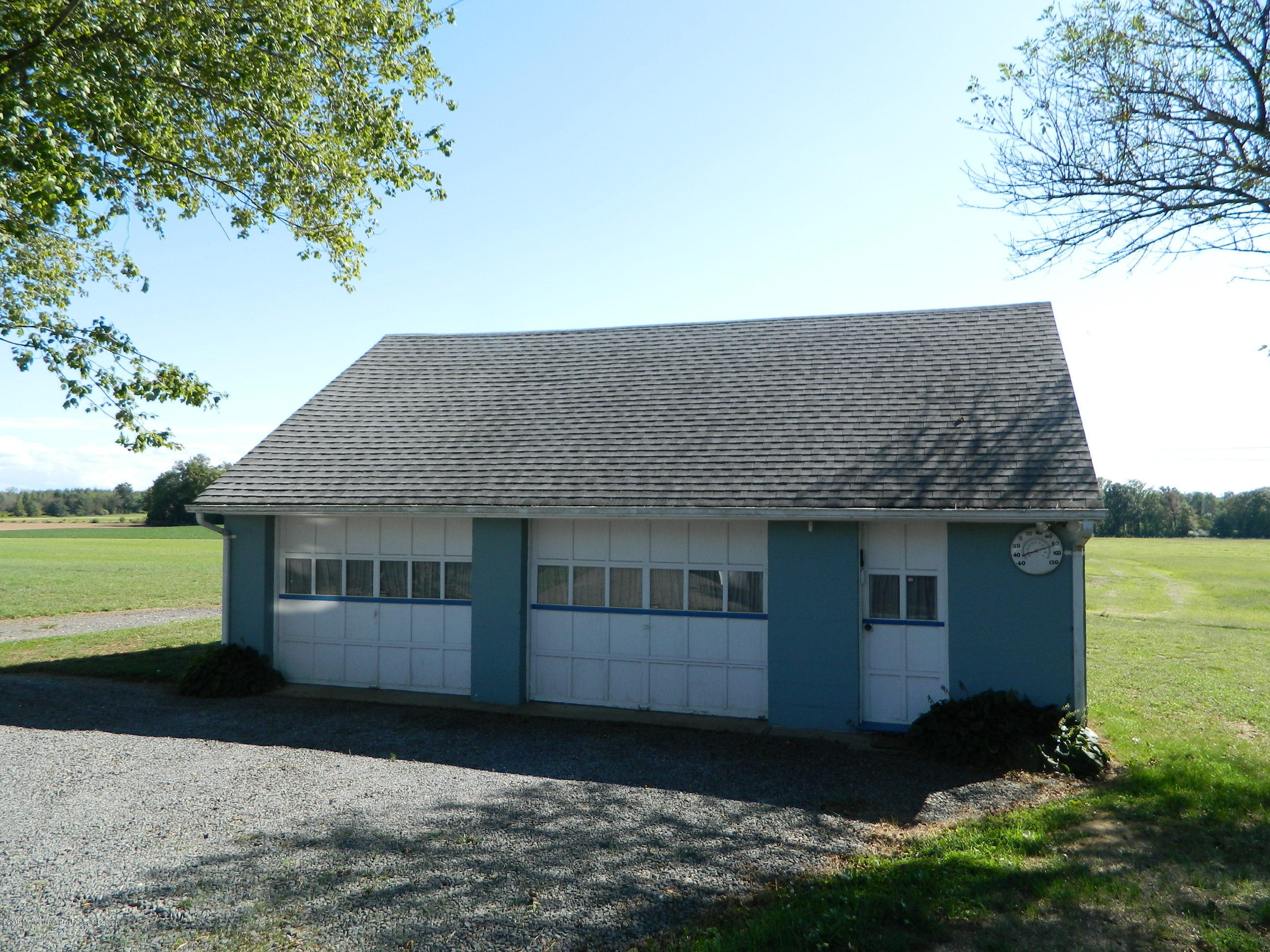 817 Rte 524 Allentown, NJ 08501 - Photo 7 of 27 2019-09-15 15.47.30
