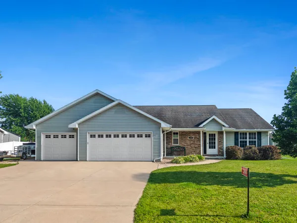 $429,900 | 388 Wooden Shoe Circle, Kaukauna, WI 54130