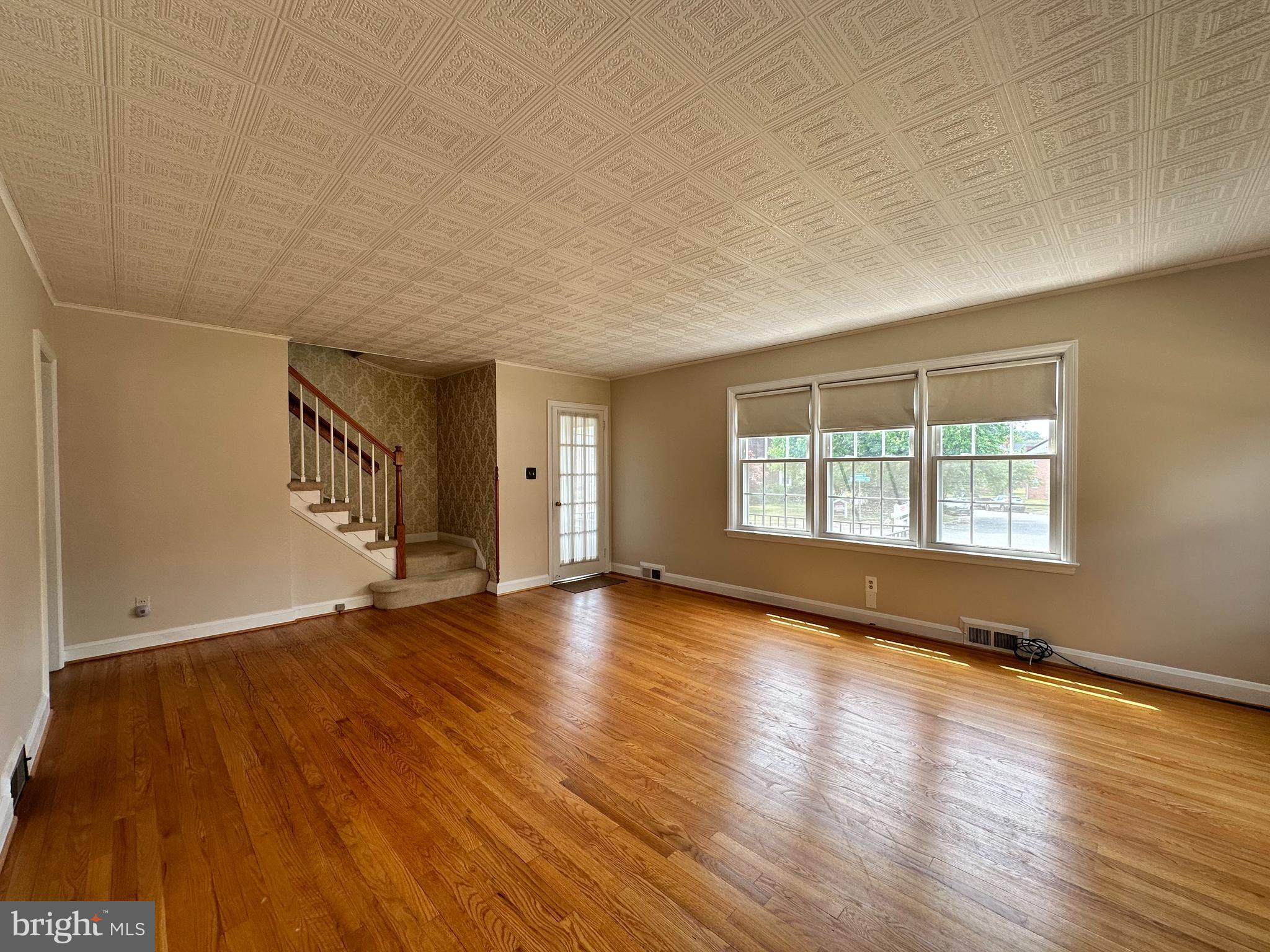 1720 Edgewood Road Towson, MD 21286 - Photo 15 of 50 Spacious LR with beautiful wood floors, fireplace