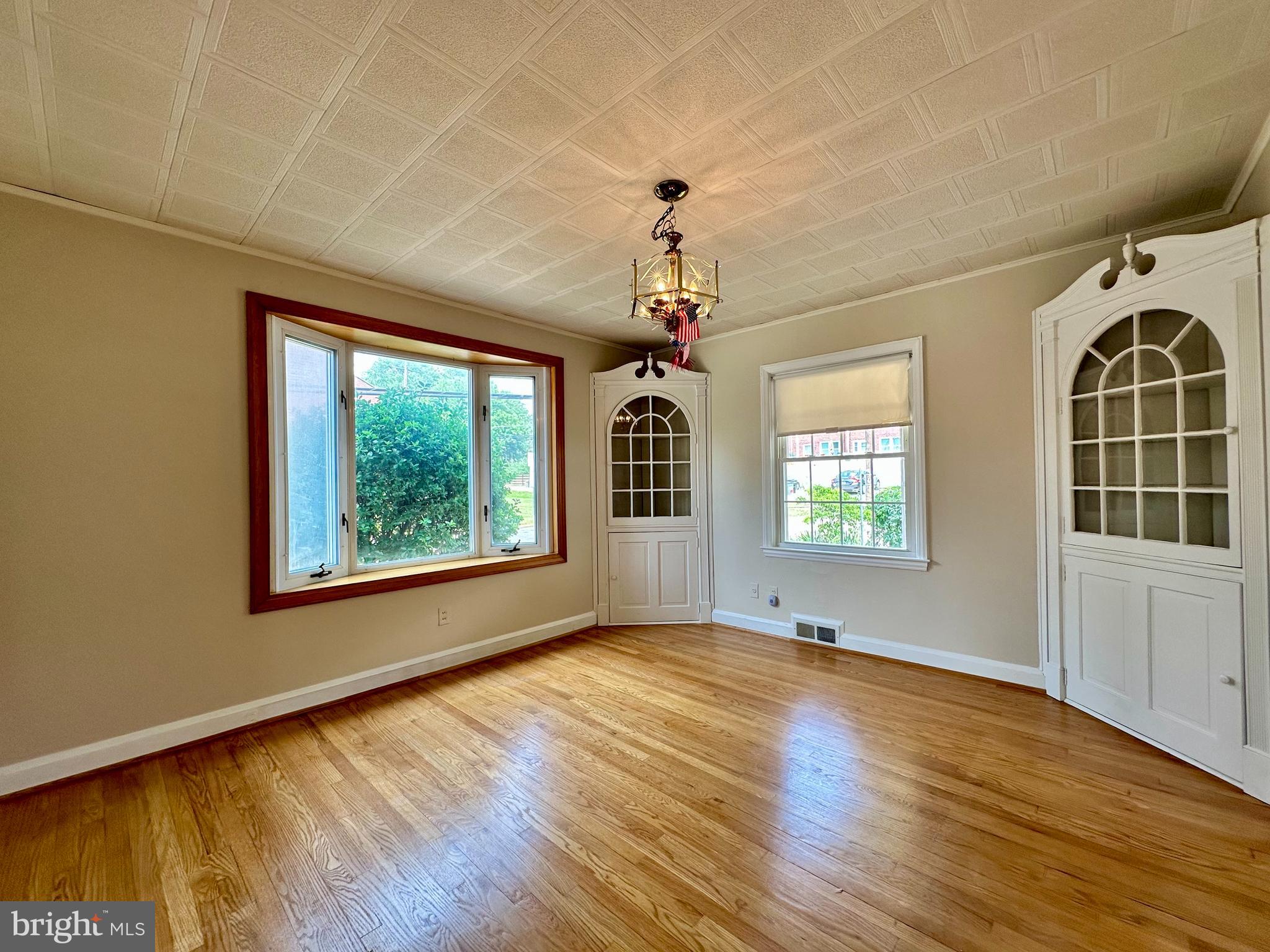 1720 Edgewood Road Towson, MD 21286 - Photo 17 of 50 DR with abundant natural light from bay window