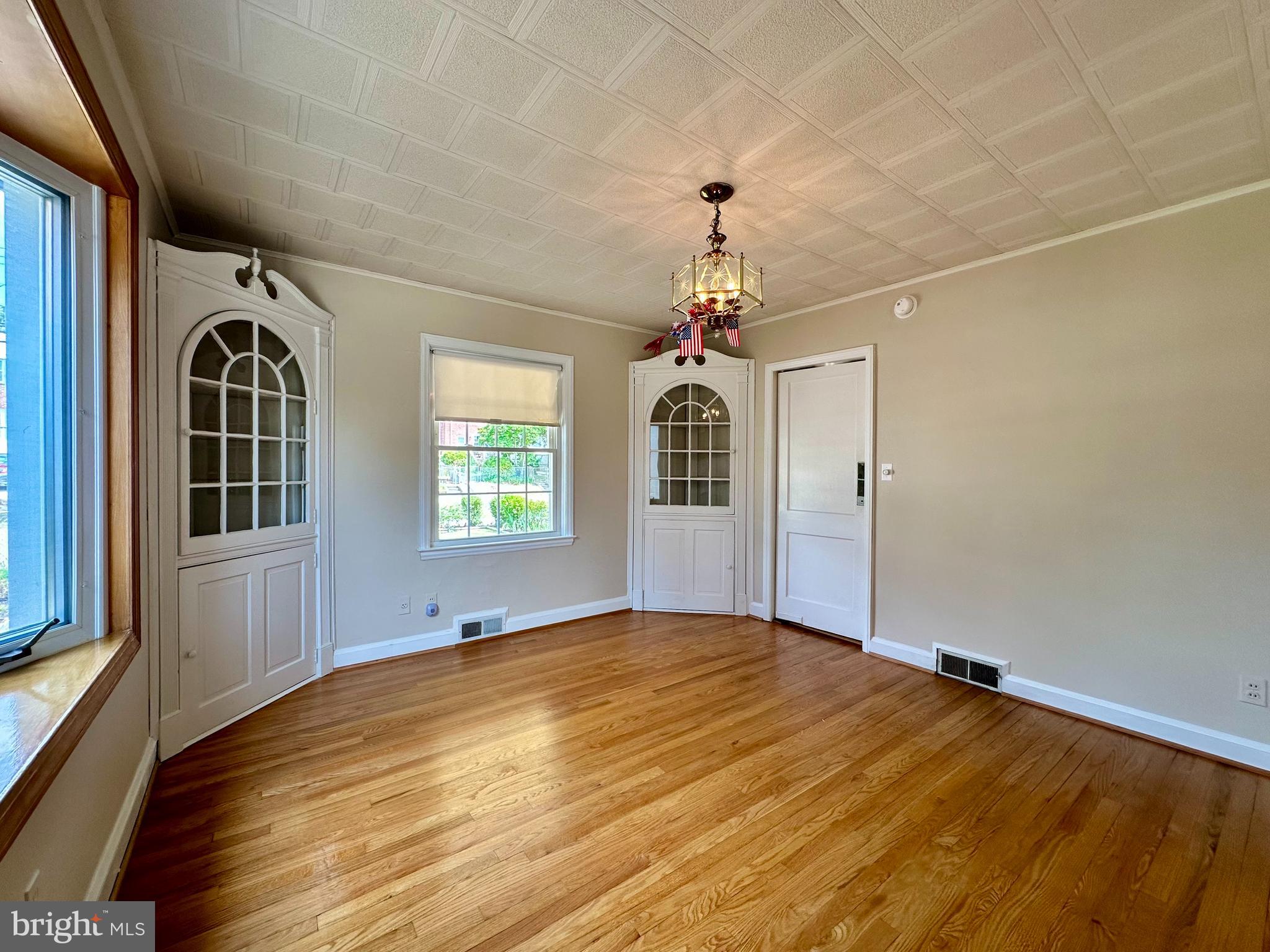 1720 Edgewood Road Towson, MD 21286 - Photo 18 of 50 DR with abundant natural light from bay window