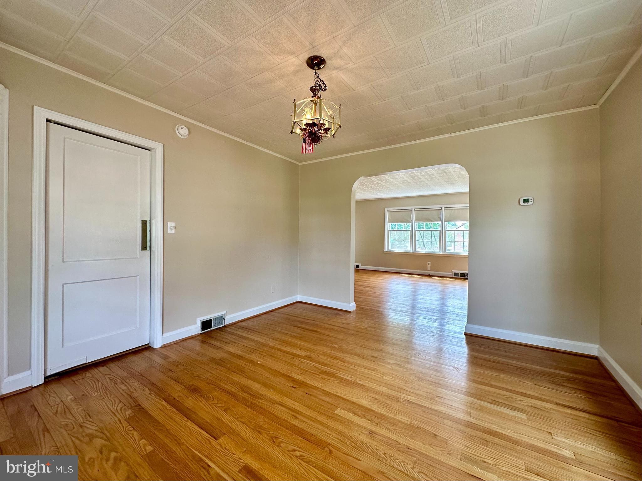 1720 Edgewood Road Towson, MD 21286 - Photo 20 of 50 Gorgeous hardwood floors, kitchen entry