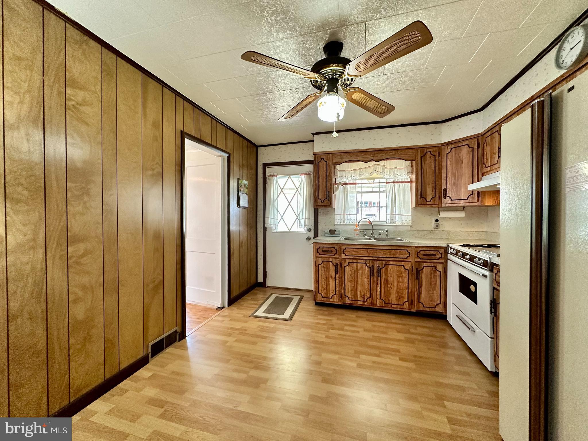 1720 Edgewood Road Towson, MD 21286 - Photo 23 of 50 Eat-in kitchen