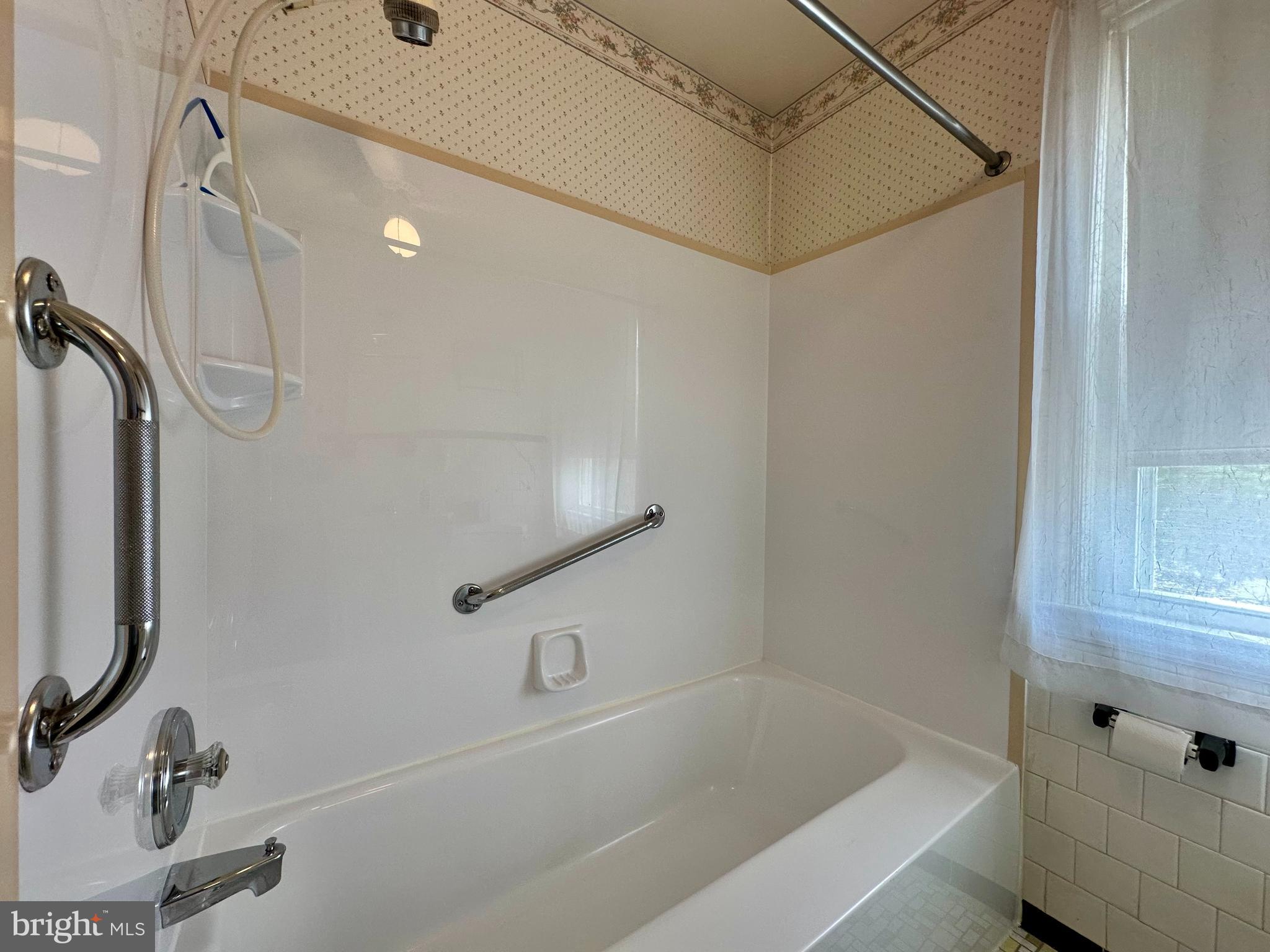 1720 Edgewood Road Towson, MD 21286 - Photo 27 of 50 Upstairs full bath with tub enclosure