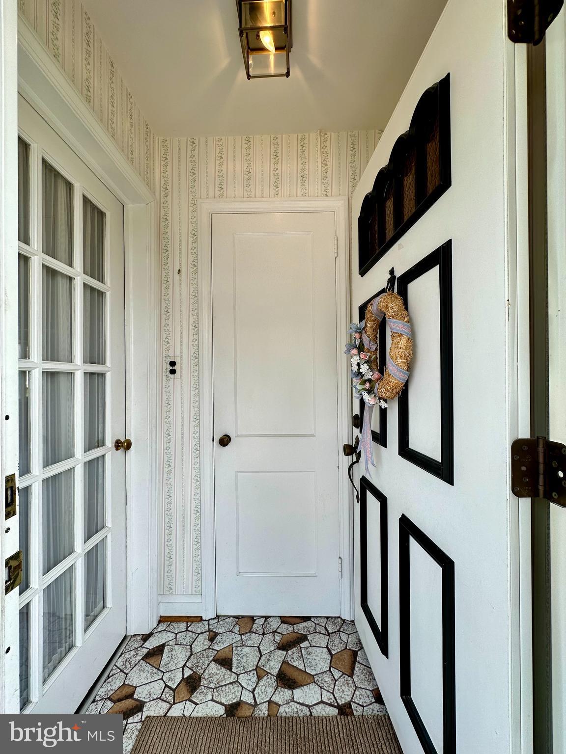 1720 Edgewood Road Towson, MD 21286 - Photo 10 of 50 Entry/foyer with closet