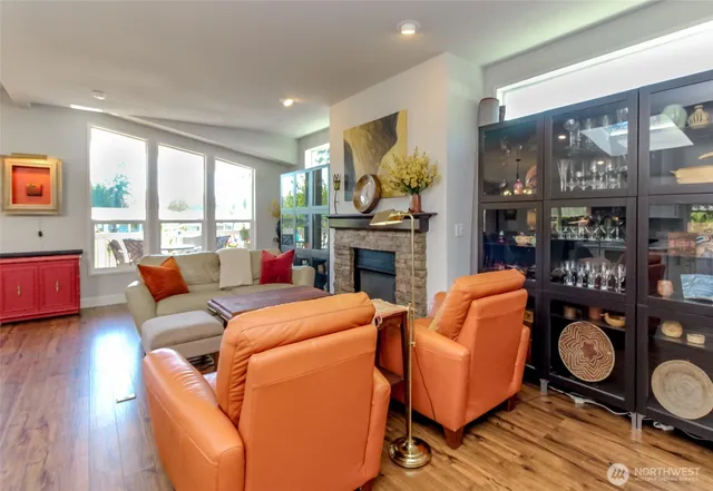 $400,000 | 2101 South 324th Street, Unit 11, Federal Way, WA 98003