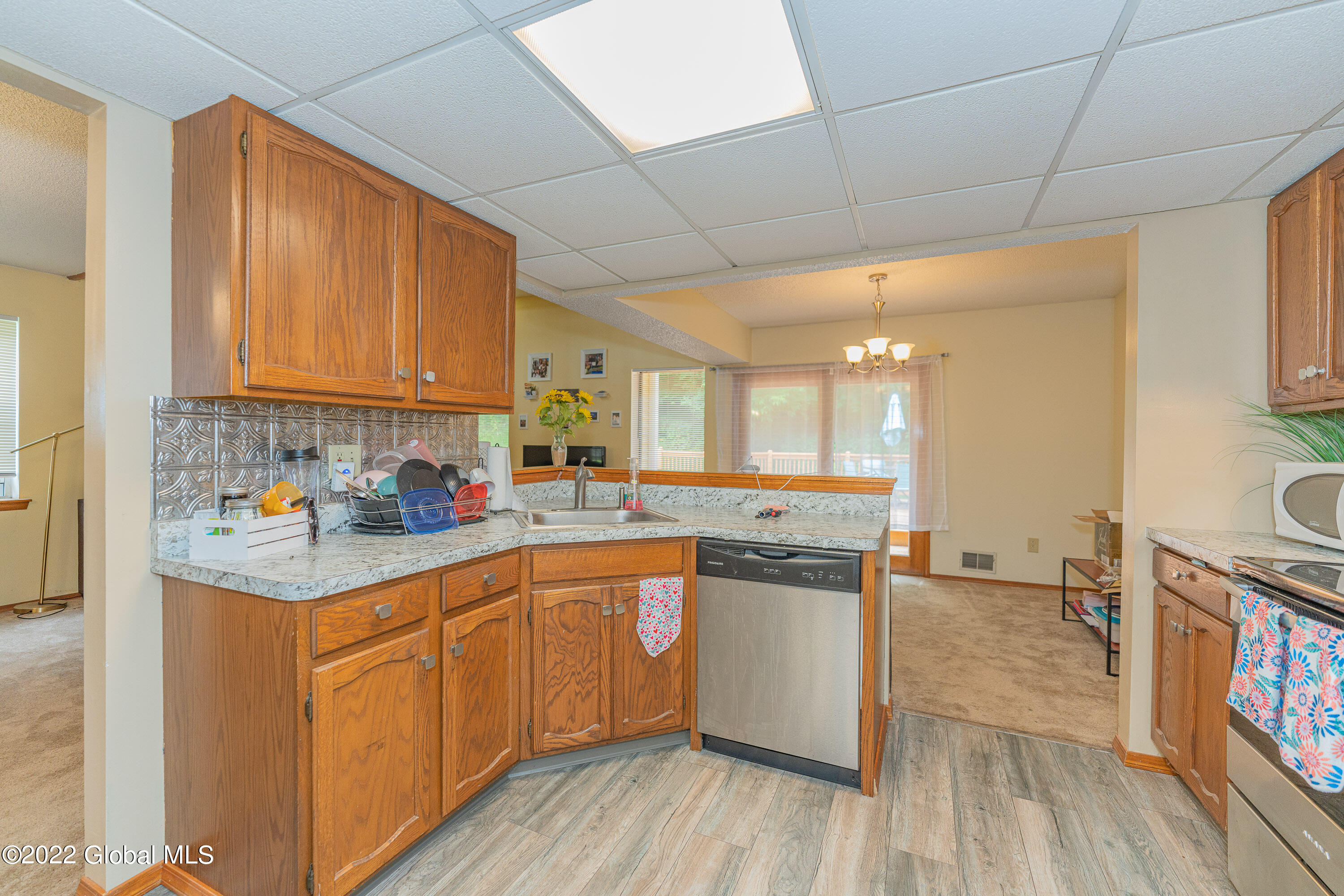 21 Heyden Road Troy, NY 12180 - Photo 15 of 31 4 Kitchen 3