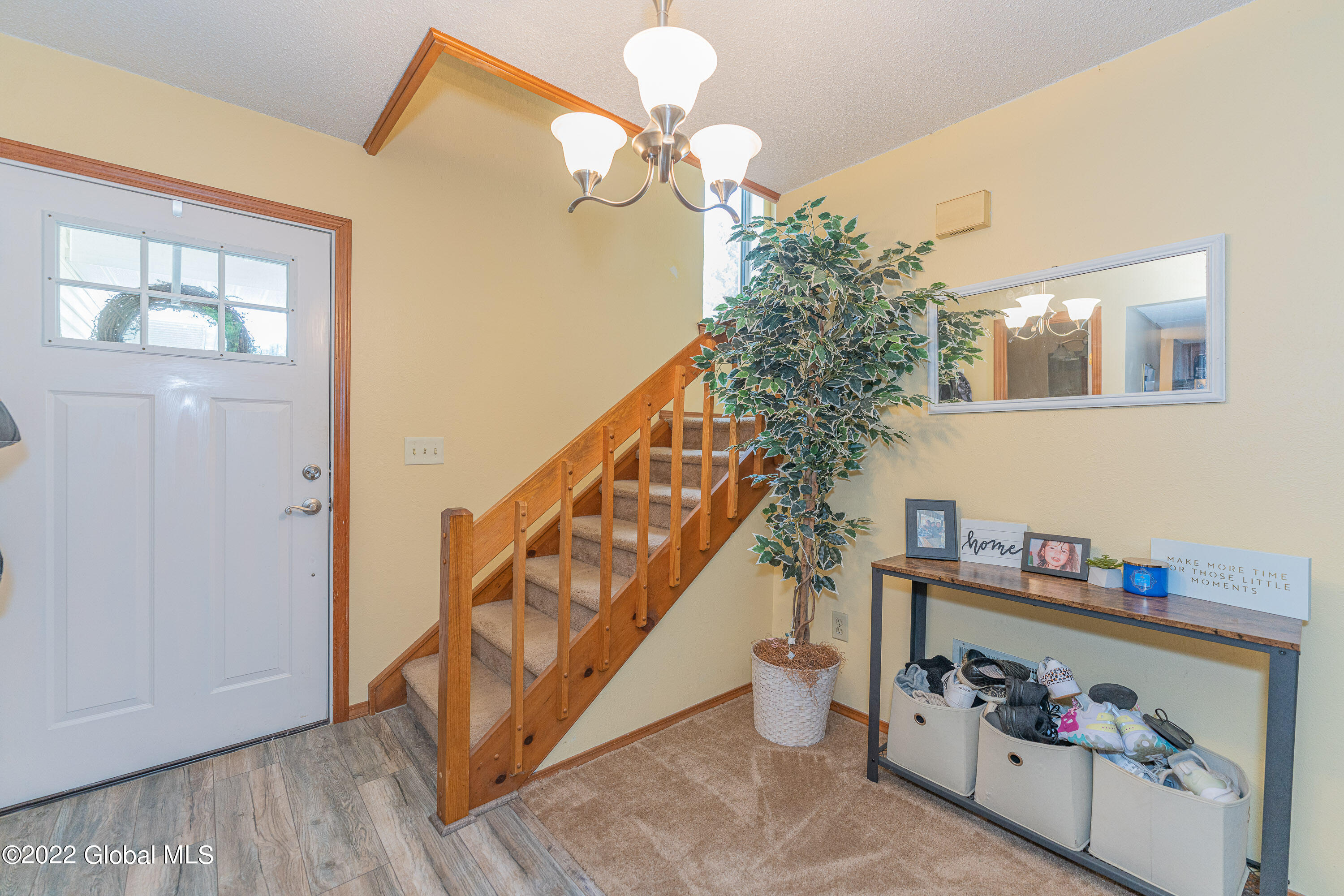 21 Heyden Road Troy, NY 12180 - Photo 3 of 31 1 Entryway 1