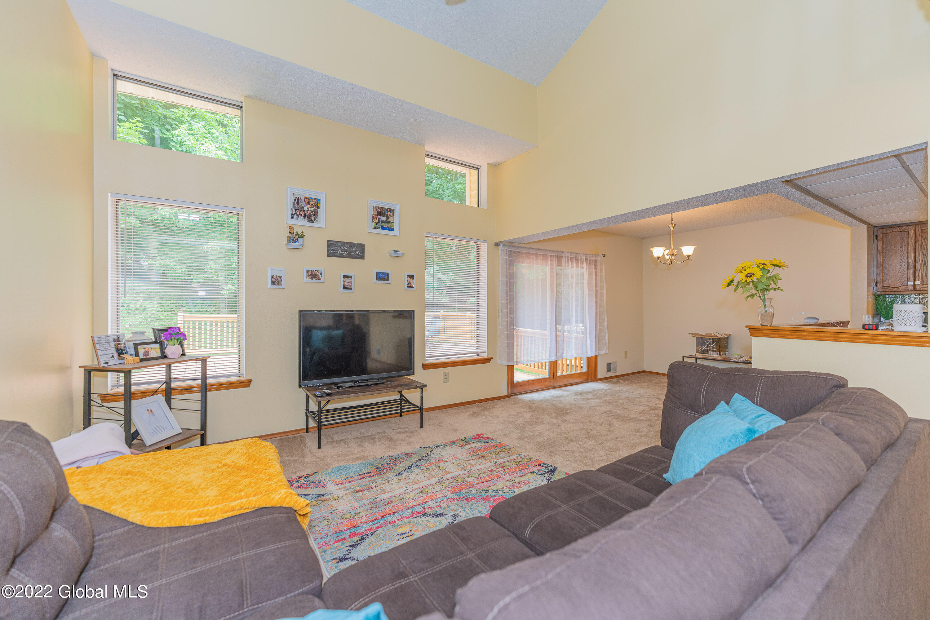 21 Heyden Road Troy, NY 12180 - Photo 7 of 31 2 Livingroom 3