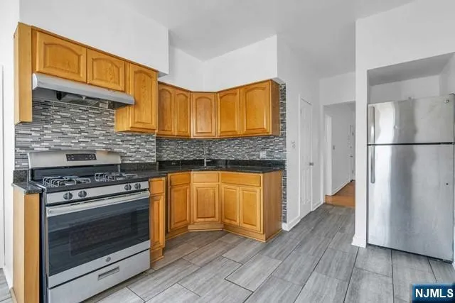 $1,650,000 | 372 Summit Avenue, Jersey City, NJ 07306