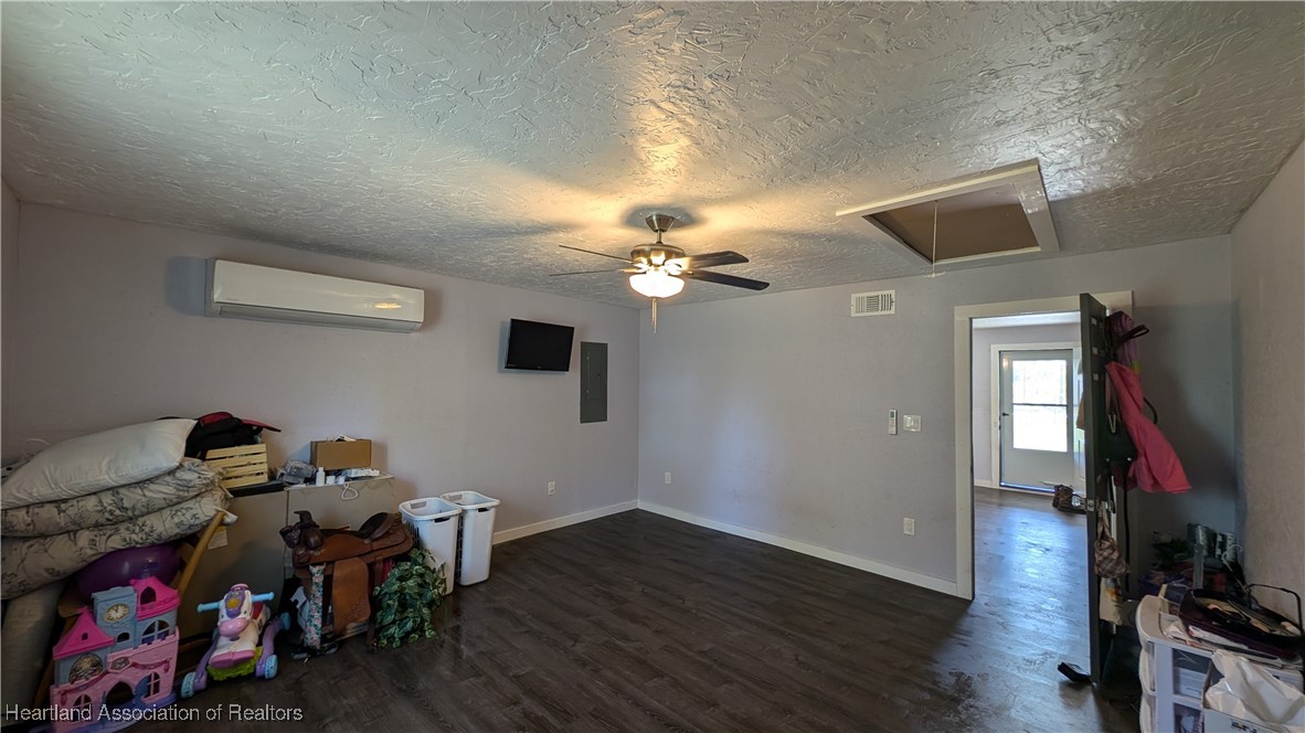 3605 Rabbit Run Road Wauchula, FL 33873 - Photo 31 of 50 a view of a livingroom with wooden floor and a ceiling fan