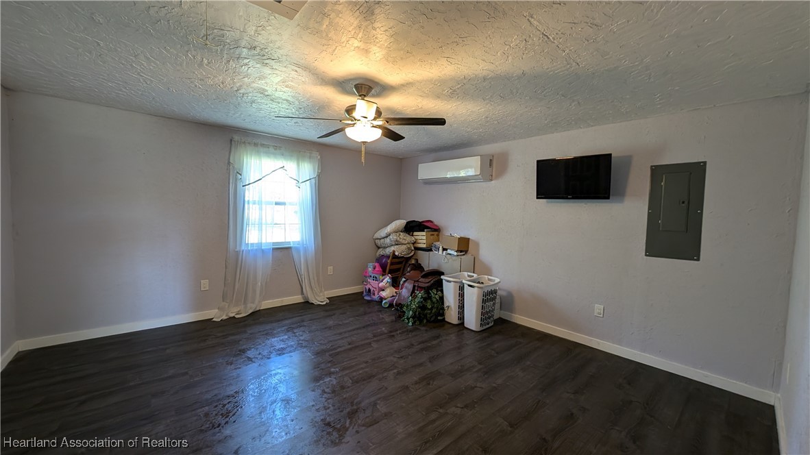 3605 Rabbit Run Road Wauchula, FL 33873 - Photo 32 of 50 a view of a livingroom with furniture and a window