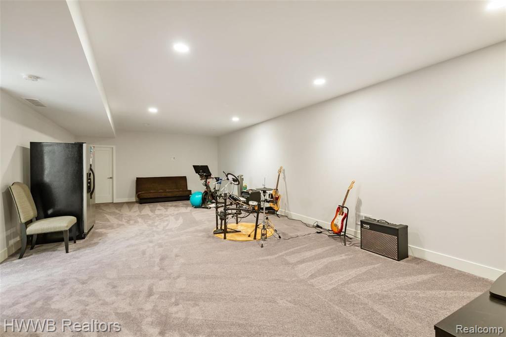 2216 Manchester Road Birmingham, MI 48009 - Photo 33 of 49