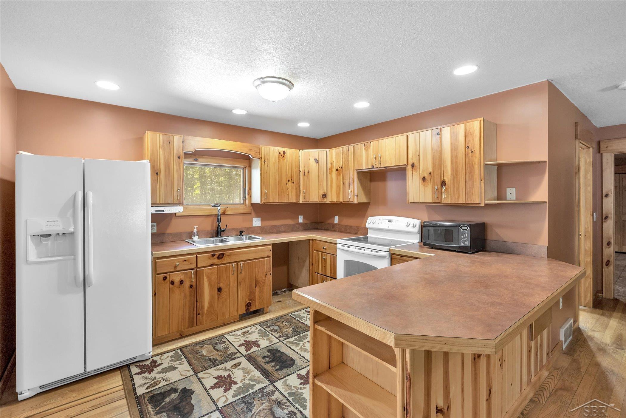 2859 West Chippewa River Road Midland, MI 48640 - Photo 11 of 51 50089692-10.JPG
