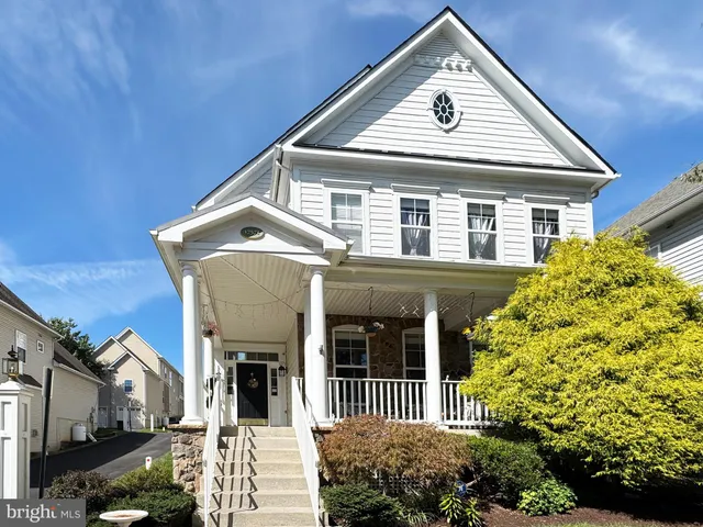 $749,900 | 17571 Lethridge Circle, Round Hill, VA 20141