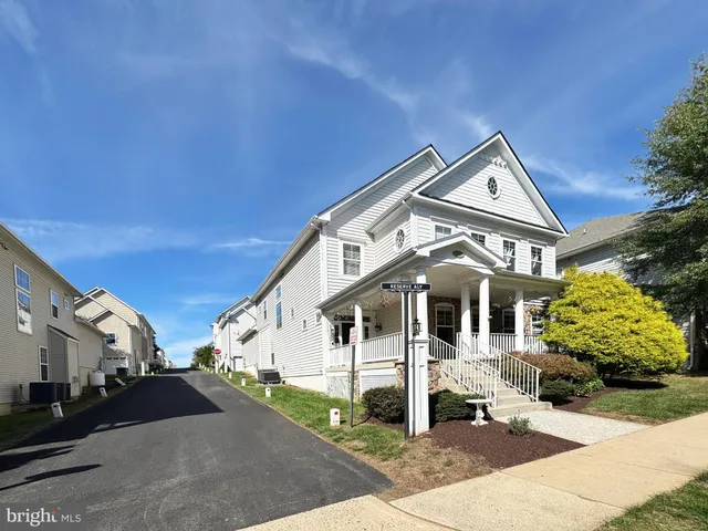 $749,900 | 17571 Lethridge Circle, Round Hill, VA 20141