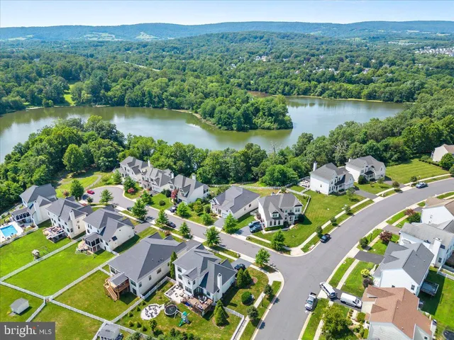 $749,900 | 17571 Lethridge Circle, Round Hill, VA 20141