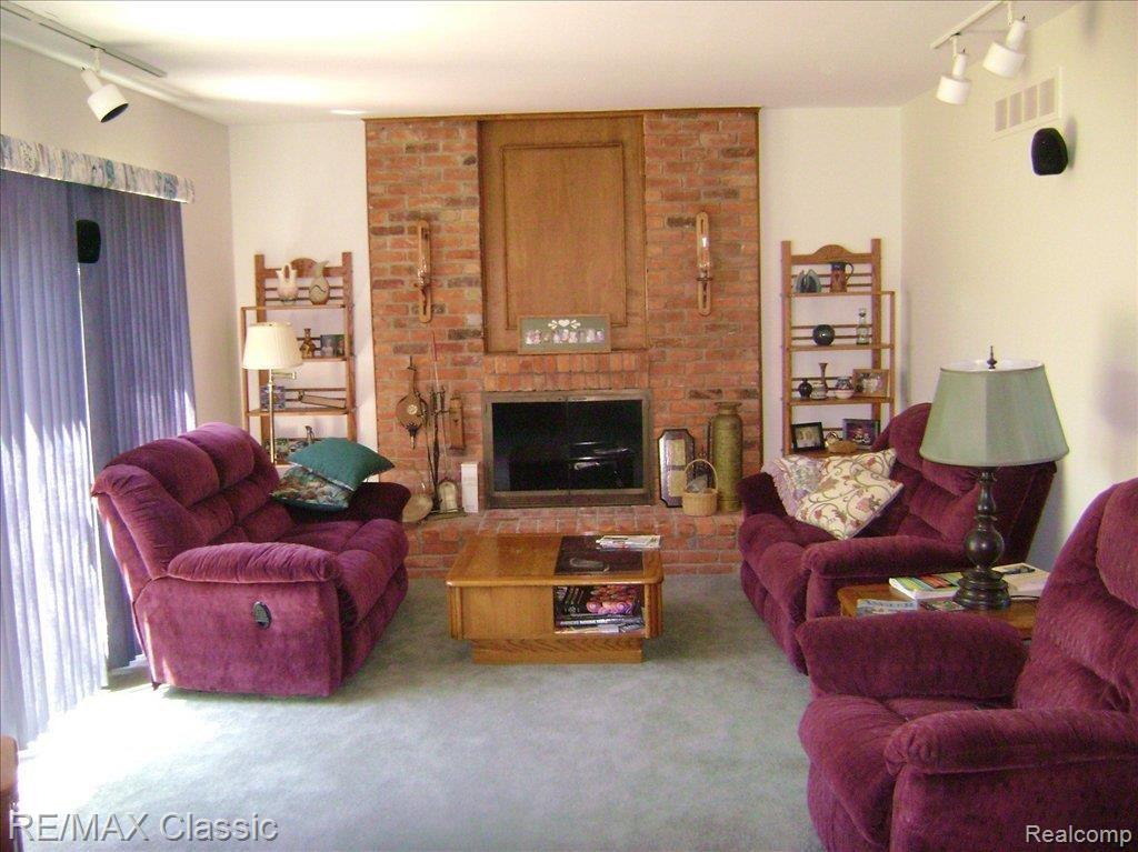 758 Ten Point Drive Rochester, MI 48309 - Photo 5 of 10 Ten point GR