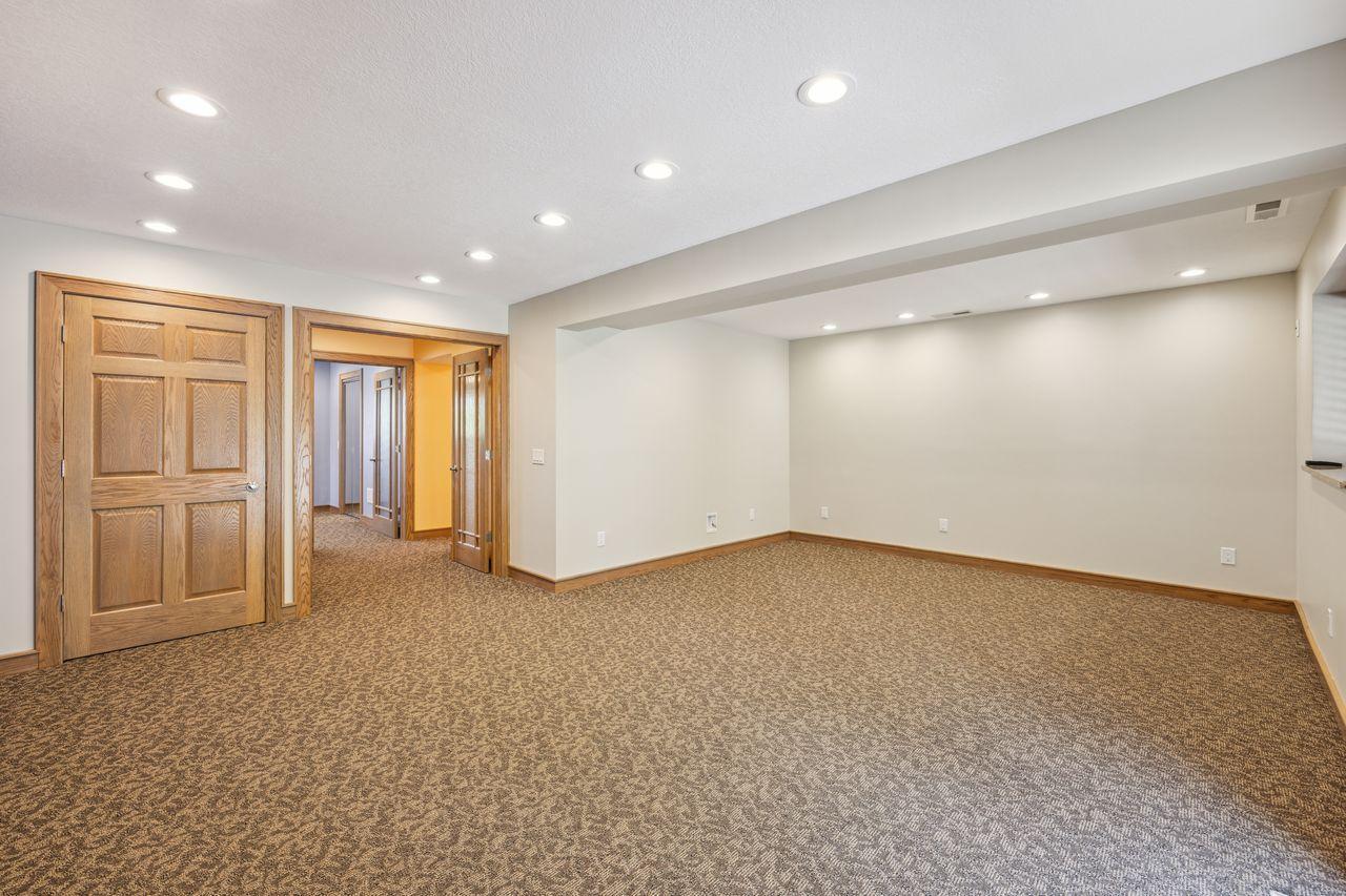 561 Gramsie Road Shoreview, MN 55126 - Photo 17 of 41 Gallery Image 17