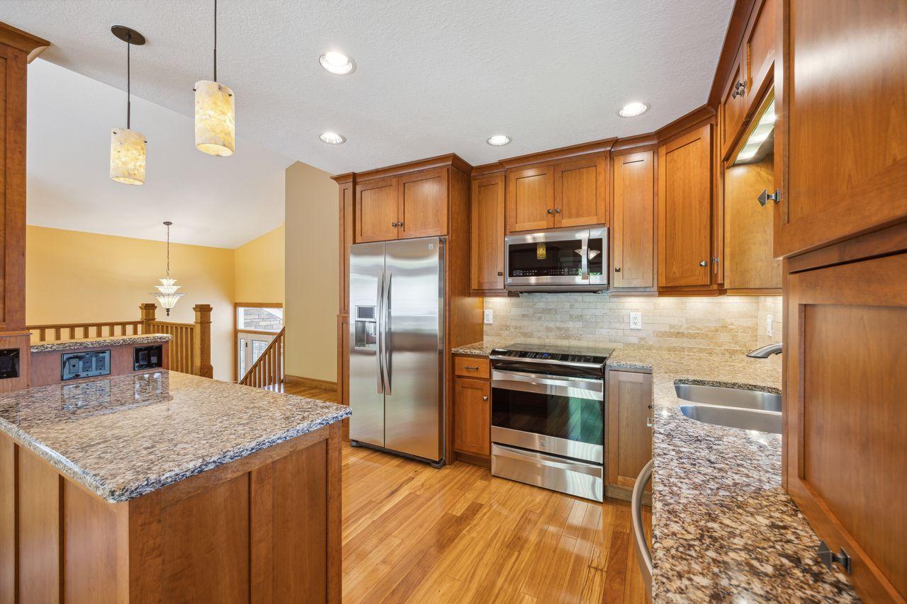 561 Gramsie Road Shoreview, MN 55126 - Photo 8 of 41 Gallery Image 8