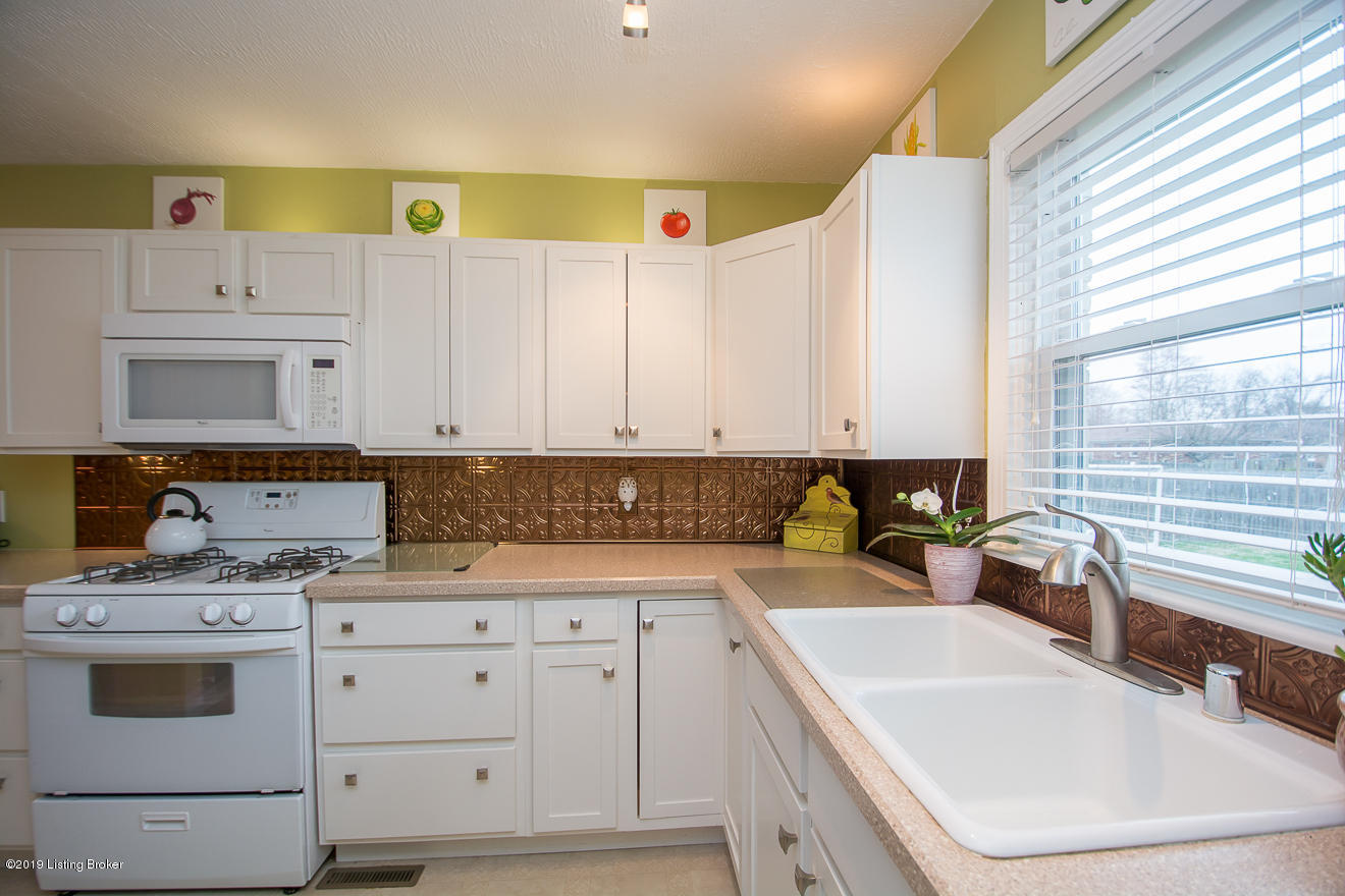 4627 Dover Road Louisville, KY 40216 - Photo 16 of 32 Dover -19