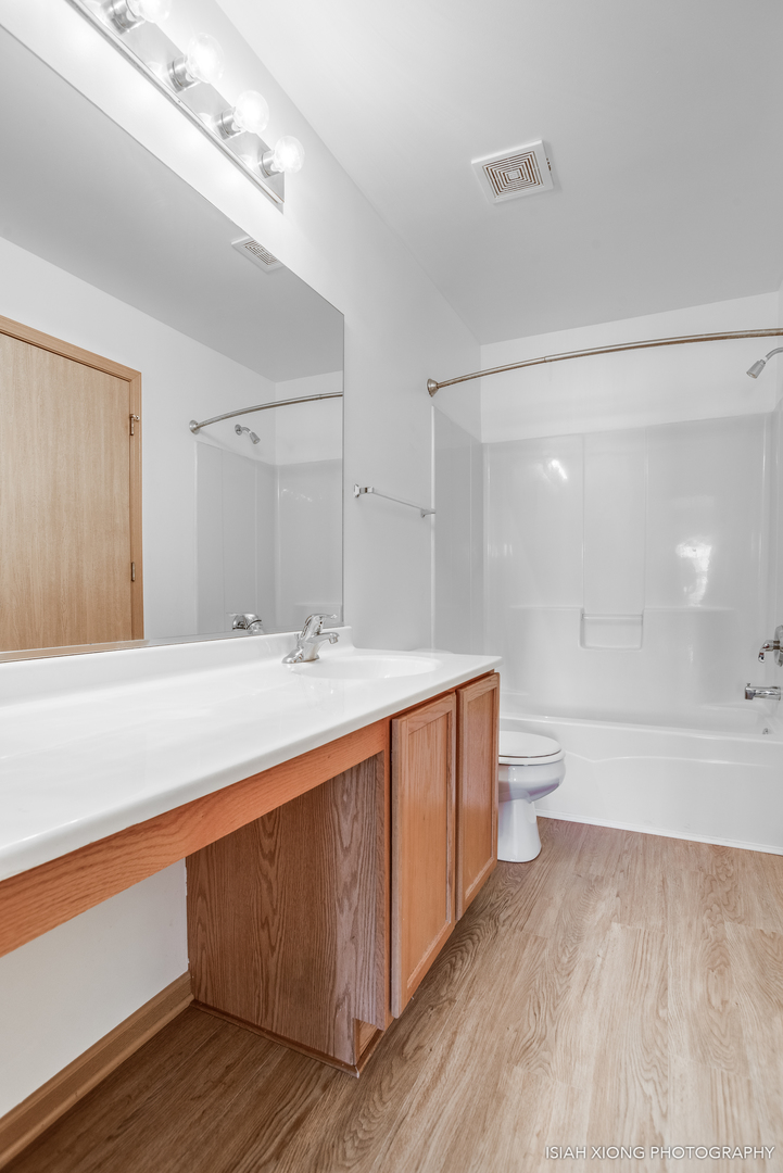 47 Rolling Oaks Road, Unit E Sugar Grove, IL 60554 - Photo 20 of 24 Gallery Image 20
