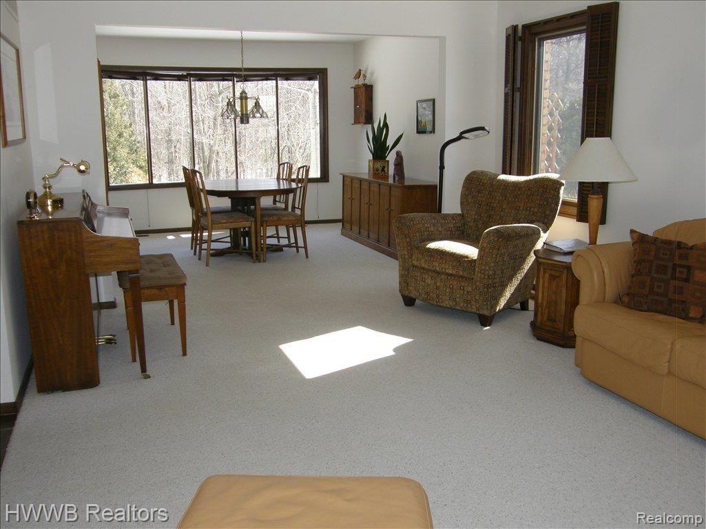 1514 Chevy Circuit Rochester, MI 48306 - Photo 4 of 24 LIVING & DINING AREAS