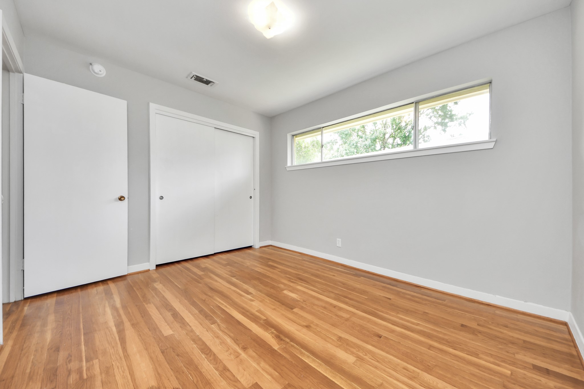 1923 Springrock Lane Houston, TX 77080 - Photo 31 of 46 Secondary Bedroom *Virtually Staged*