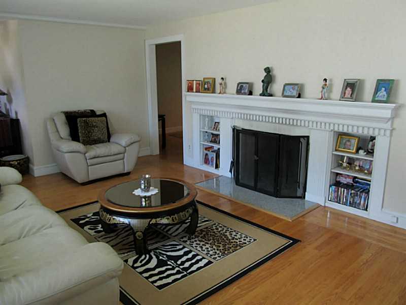 5 Kitchener Road Johnston, RI 02919 - Photo 12 of 17 Living Room.
