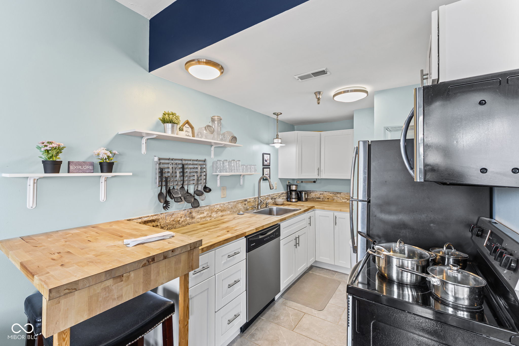 230 9th Street, Unit 411 Indianapolis, IN 46204 - Photo 7 of 19