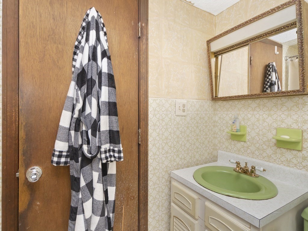 211 Endicott Street Boston, MA 02113 - Photo 18 of 37