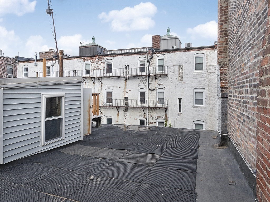 211 Endicott Street Boston, MA 02113 - Photo 32 of 37