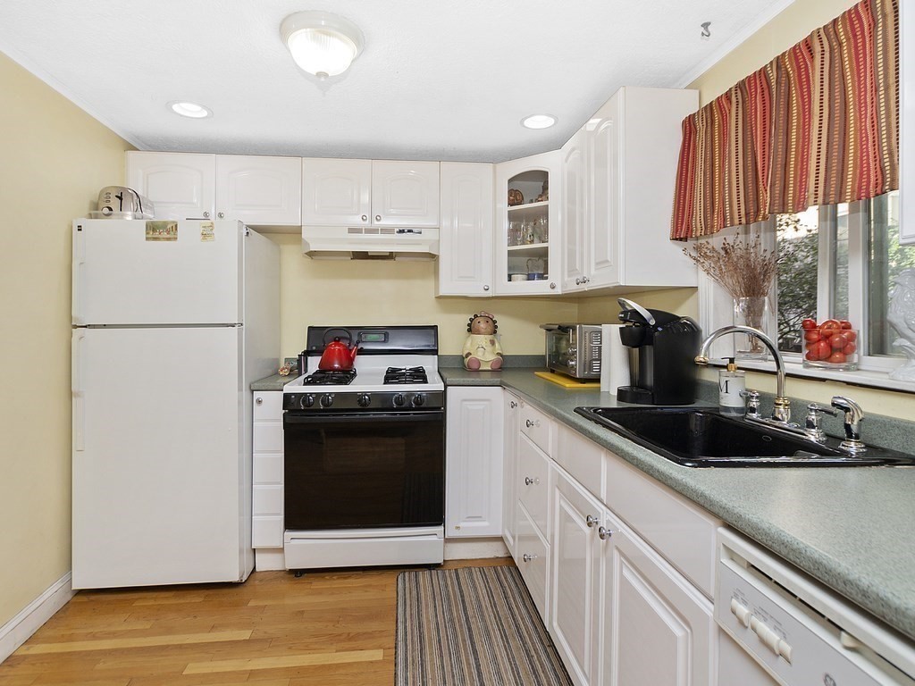 211 Endicott Street Boston, MA 02113 - Photo 4 of 37