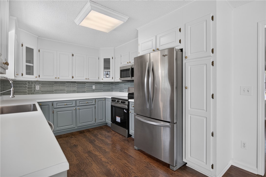 113 Greenfield Avenue Pendleton, SC 29670 - Photo 8 of 40 A well-appointed kitchen showcasing contemporary appliances and stylish cabinetry for effortless meal preparation.