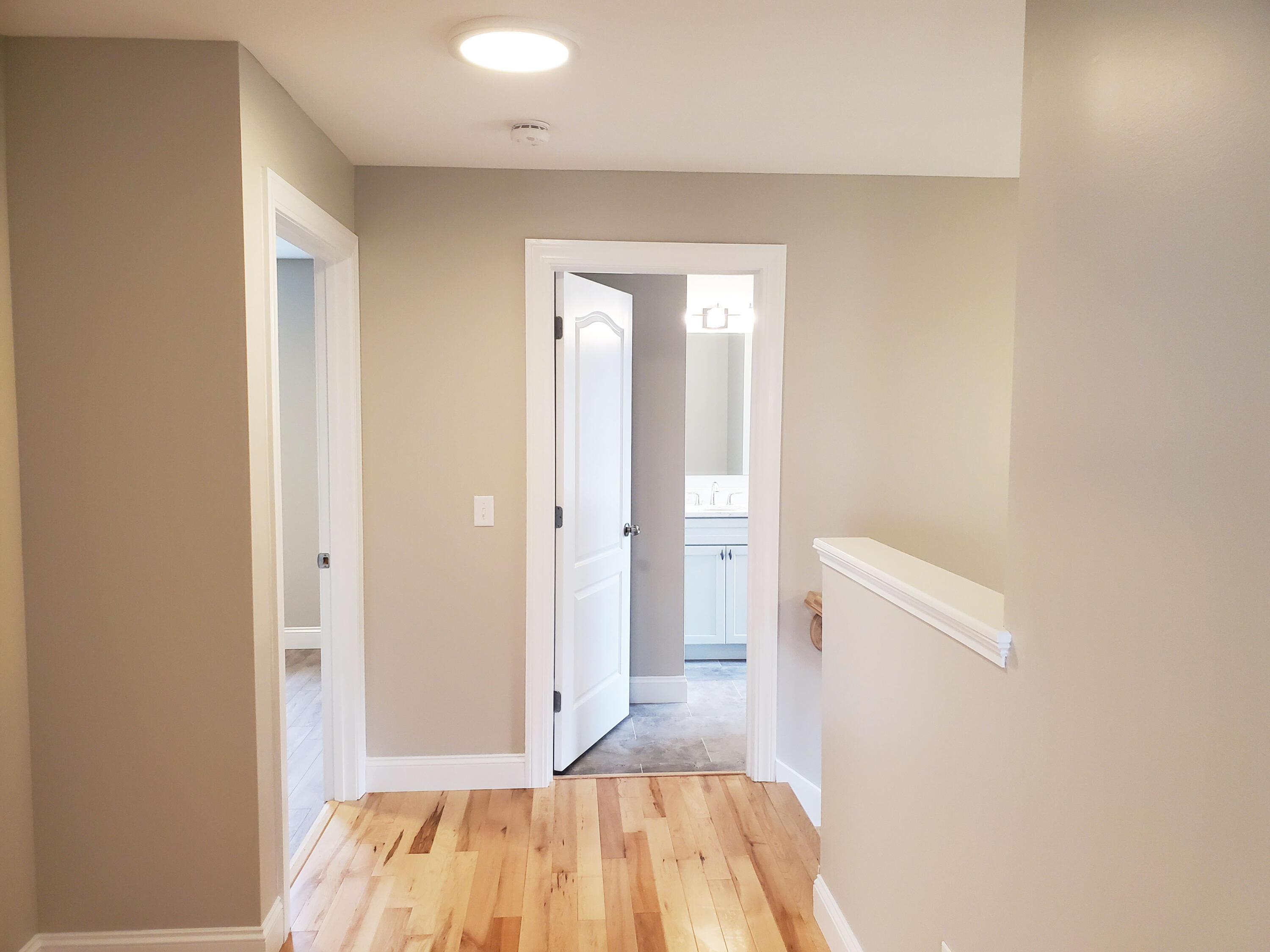 5 Shipmasters Cove Road, Unit 6 Belfast, ME 04915 - Photo 18 of 24 Upper hall
