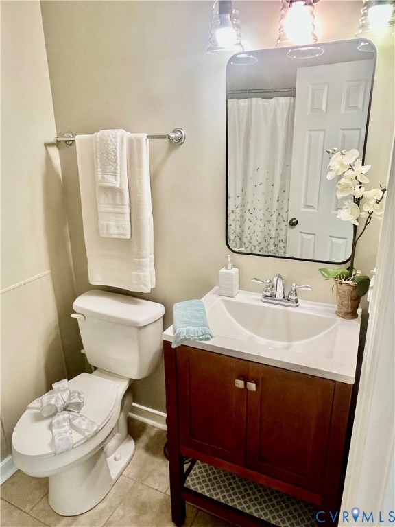 5617 Chatmoss Road Midlothian, VA 23112 - Photo 19 of 23 a bathroom with a sink toilet and mirror