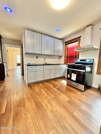 $1,500 | 1120 Pleasant Street, Unit 1, Schenectady, NY 12303