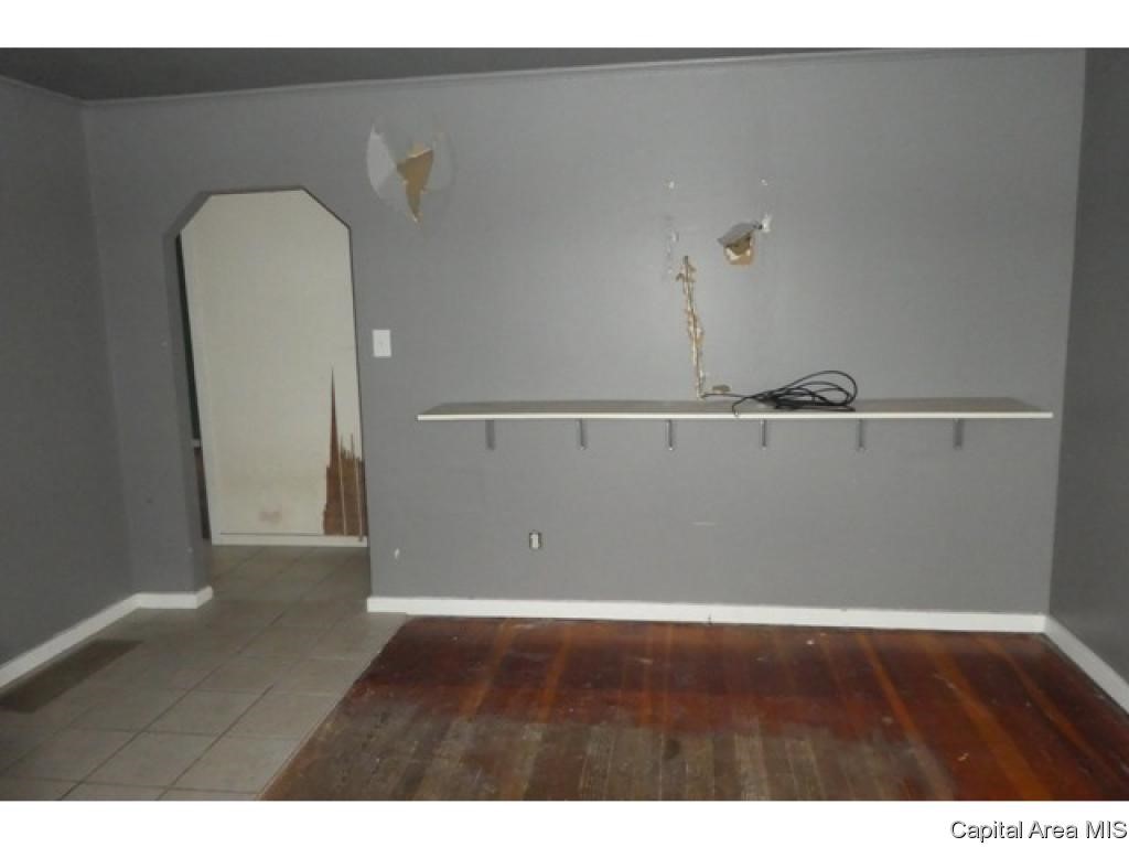 2913 Holmes Avenue Springfield, IL 62704 - Photo 4 of 12