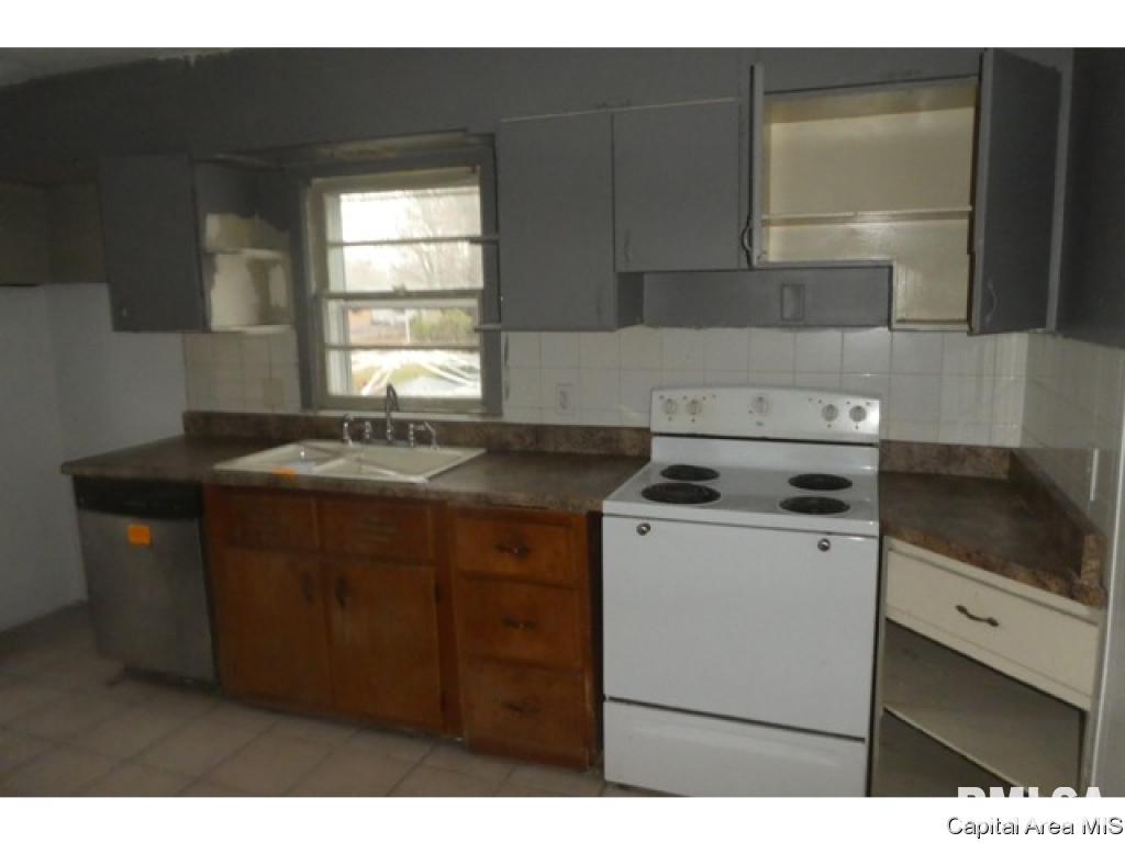 2913 Holmes Avenue Springfield, IL 62704 - Photo 5 of 12