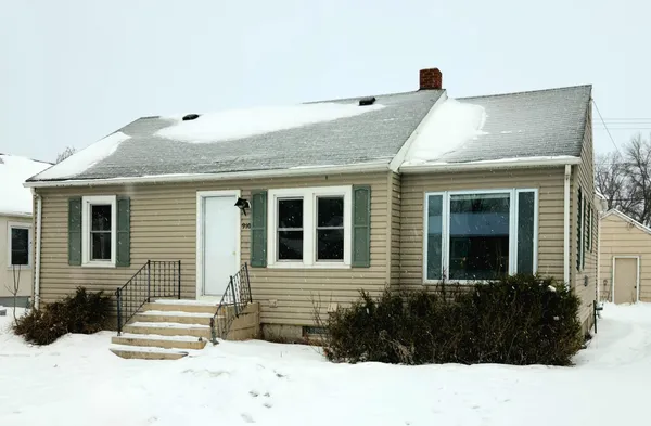 $105,000 | 910 11th Street, International Falls, MN 56649