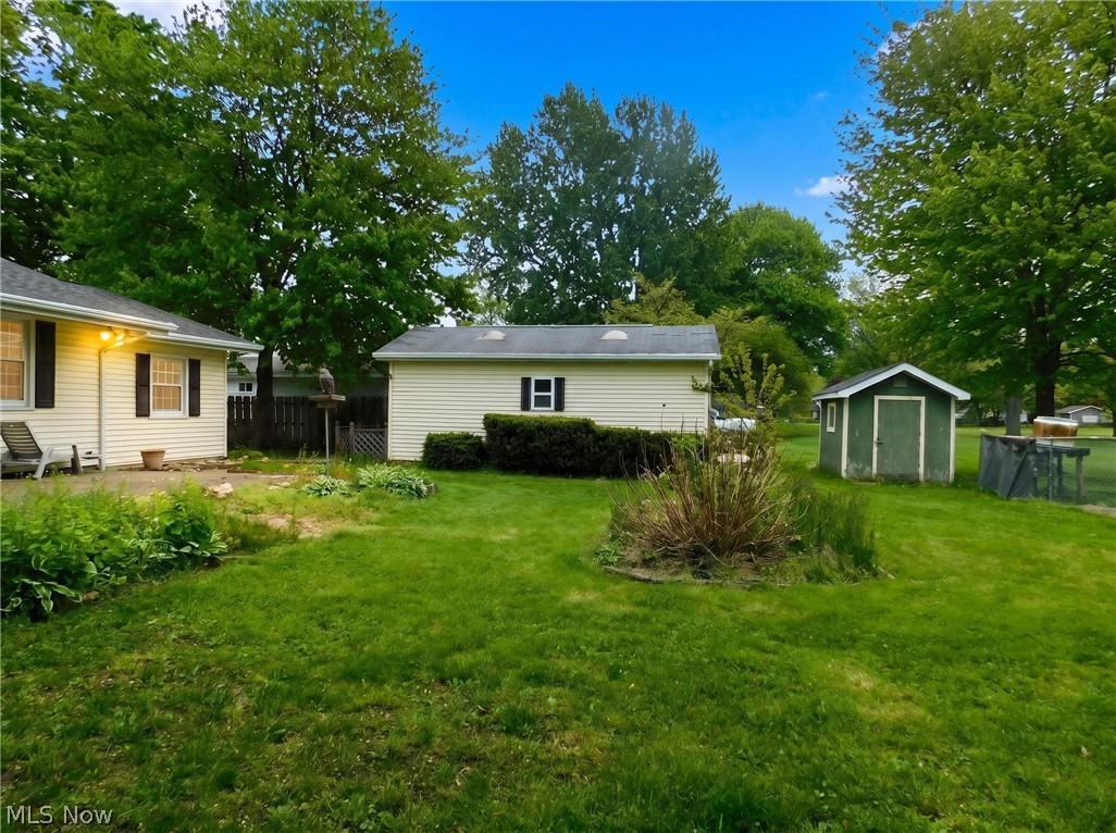 7386 Lake Road East Madison, OH 44057 - Photo 8 of 36