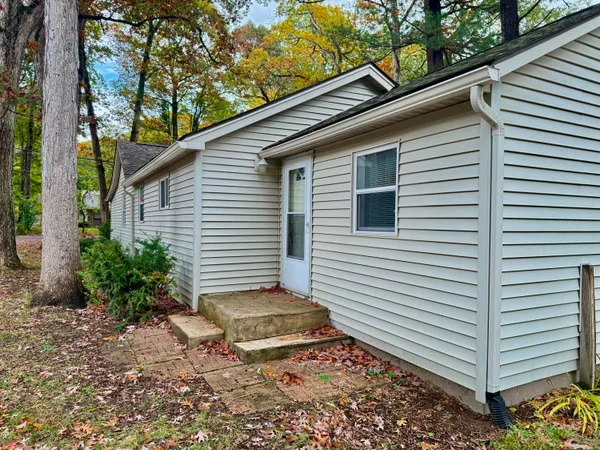 $214,900 | 15953 152nd Avenue, Spring Lake, MI 49456