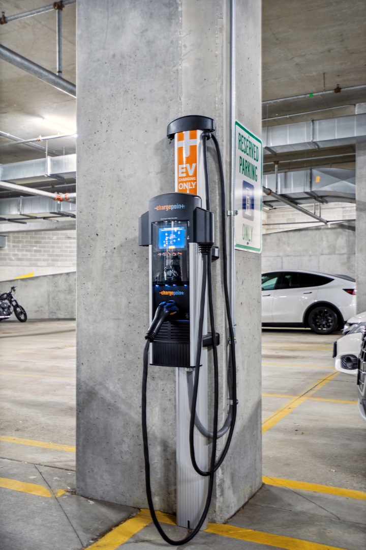 849 North Franklin Street, Unit 1201 Chicago, IL 60610 - Photo 18 of 40 a utility room with multiple dryer and washer