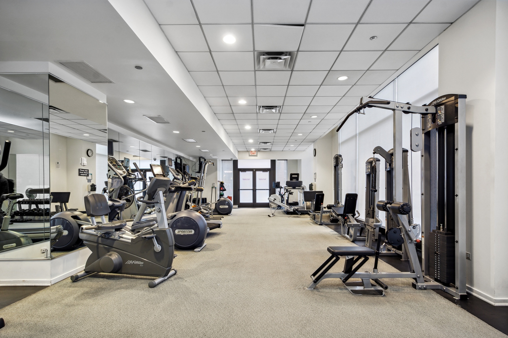 849 North Franklin Street, Unit 1201 Chicago, IL 60610 - Photo 20 of 40 a view of a room with gym equipment